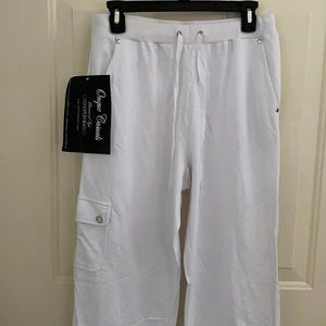 White pants perfect for summer. New with tags.